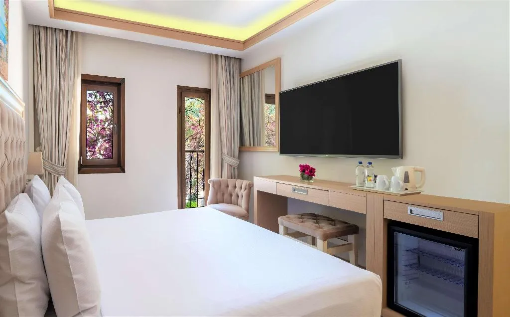 DOUBLE GUEST ROOM QUEEN BED Room, DoubleTree by Hilton Bodrum Marina Vista, Bodrum