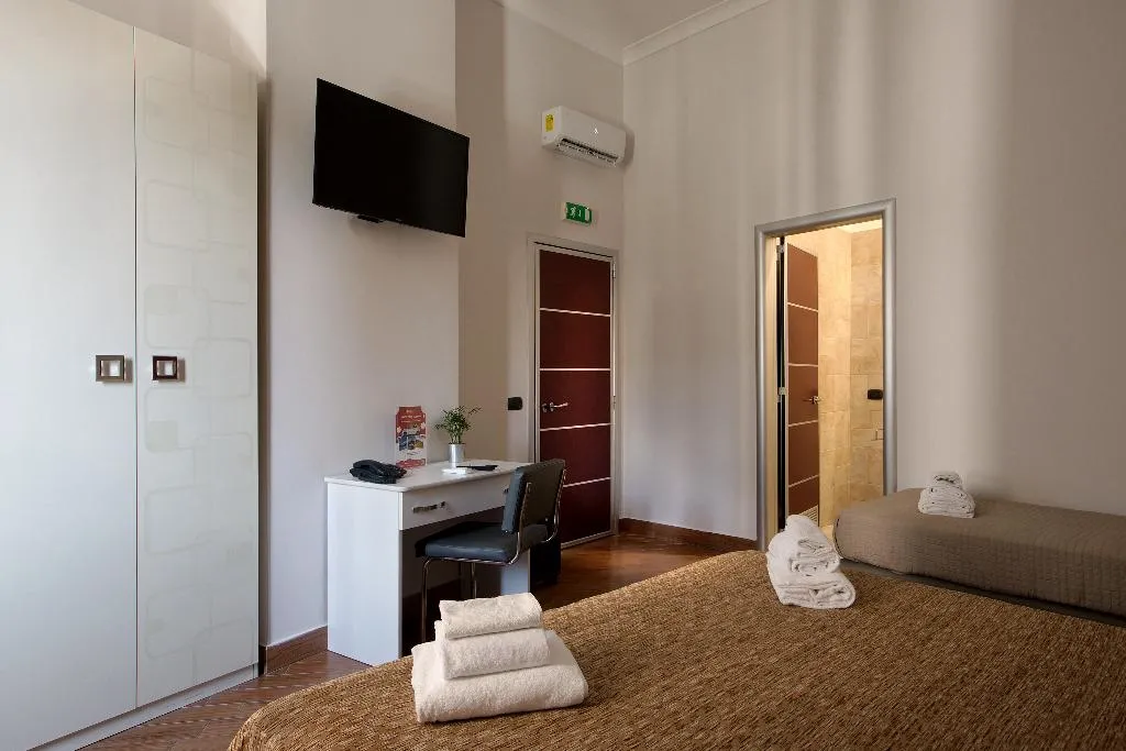 TRIPLE STANDARD Room, Hotel Diamond, Naples