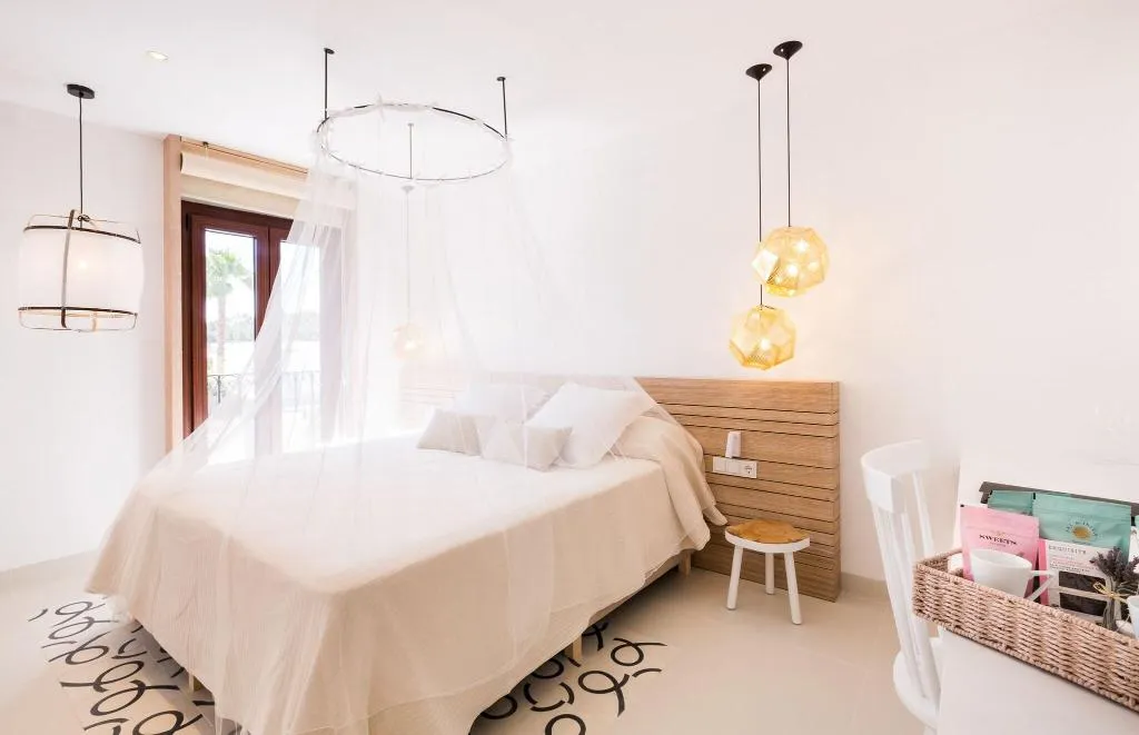 Room, Gatzara Suites Santa Gertrudis, Ibiza