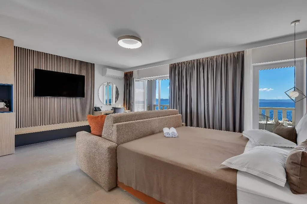 DOUBLE SUPERIOR SEA VIEW Room, Laurentum, Split