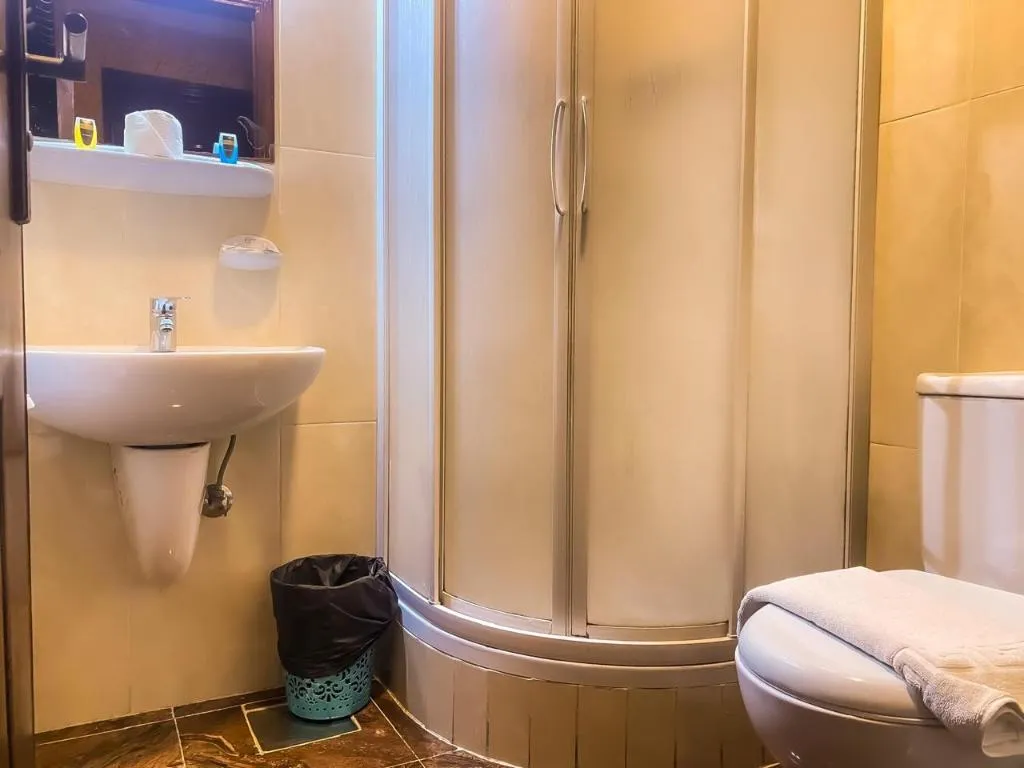 QUADRUPLE DELUXE WITH BALCONY Room, Giza Pyramids Inn, Cairo