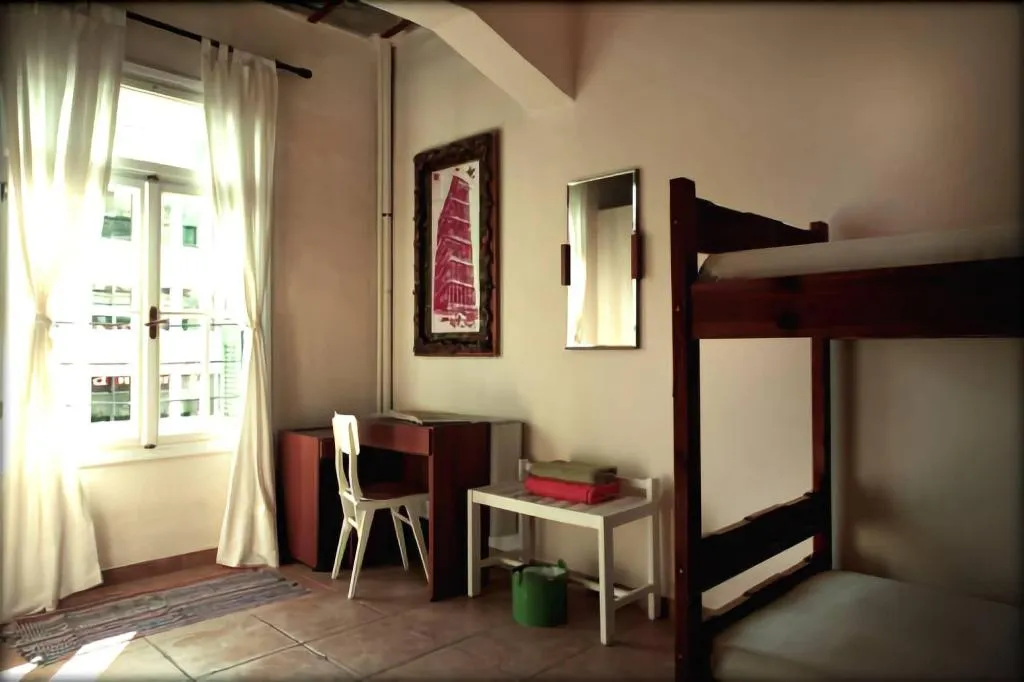 Room, Fivos, Athens
