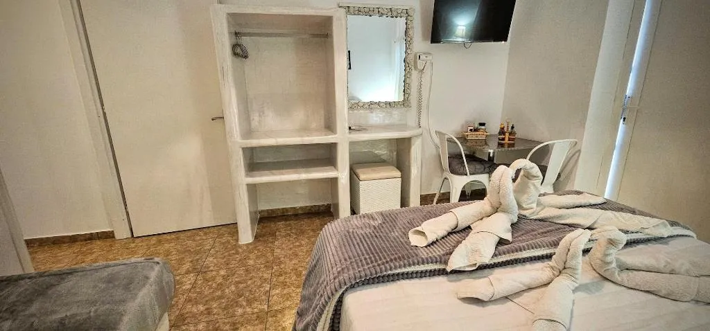 Room, Pleasure Beachside Studios, Santorini
