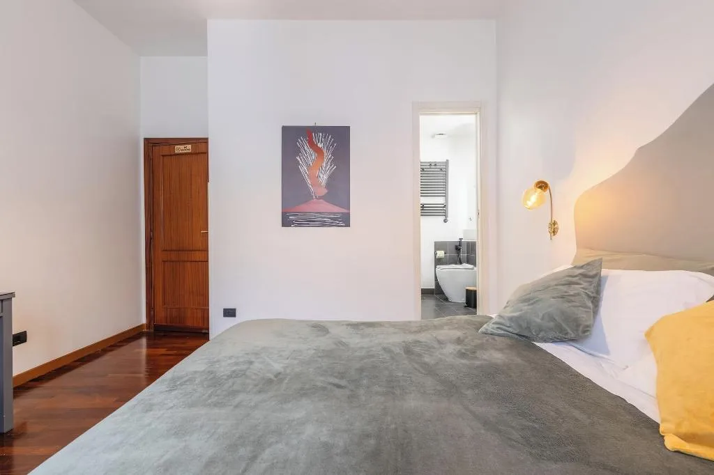 Room, Napolicentro Mare, Naples