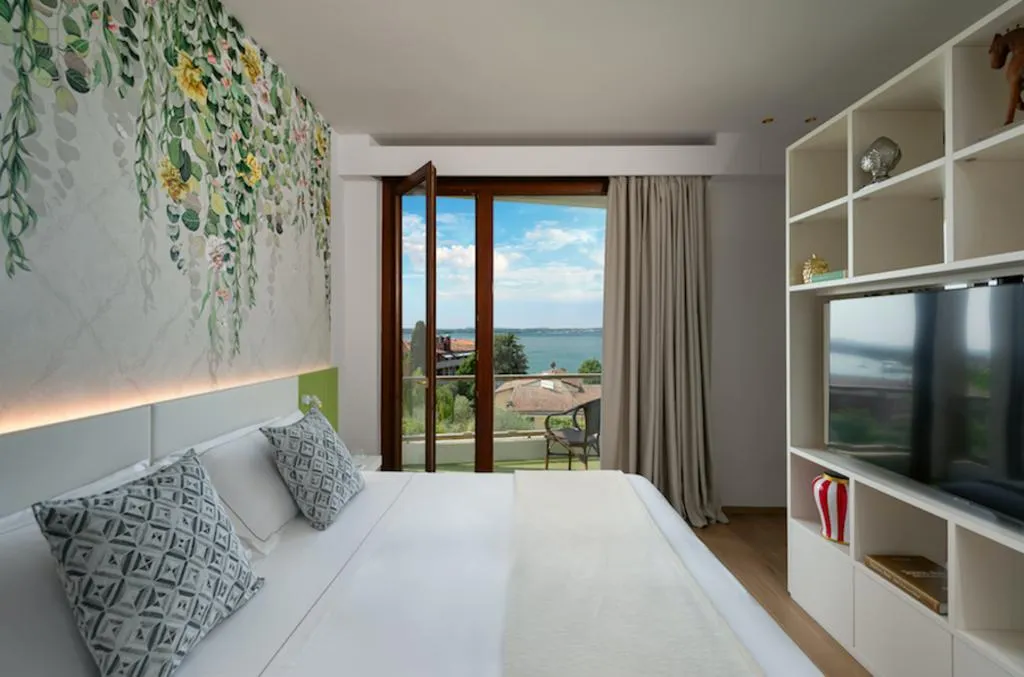 JUNIOR SUITE LAKE VIEW Room, Olivi Hotel & Natural Spa, Milan