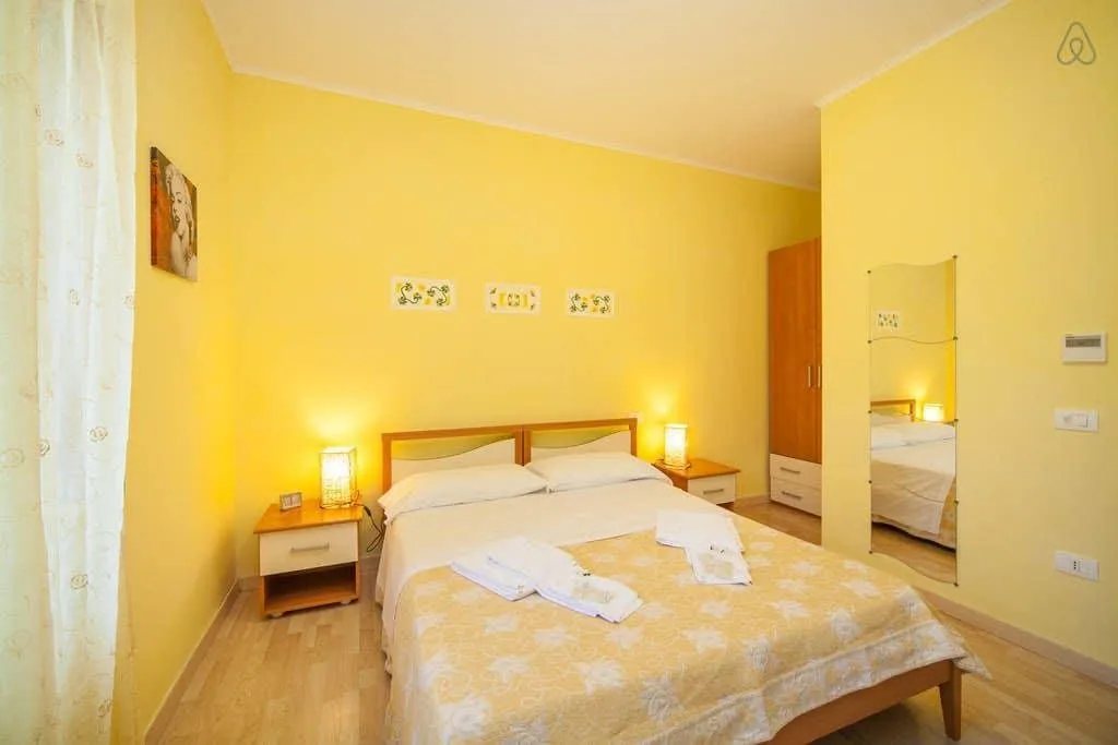 Room, Villa De Angelis, Naples