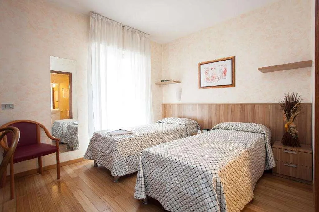 Room, Residence Desenzano, Milan