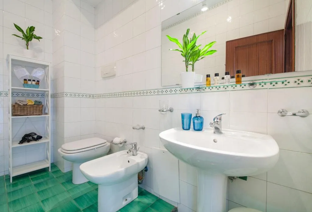 Room, Napolicentro Mare, Naples