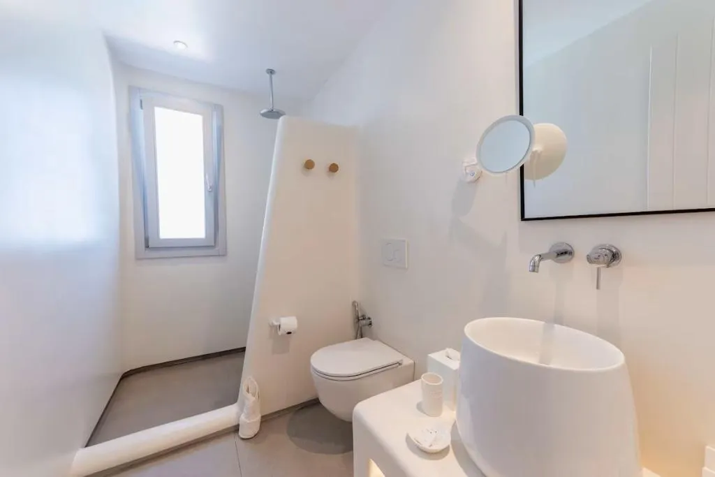 JUNIOR SUITE SEA VIEW WITH PRIVATE POOL Room, Radisson Blu Euphoria Resort, Mykonos