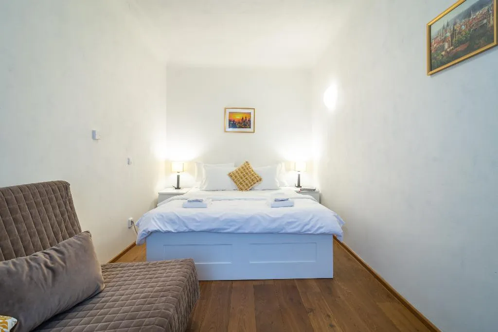 APARTMENT ONE BEDROOM Room, Royal Road Residence, Prague