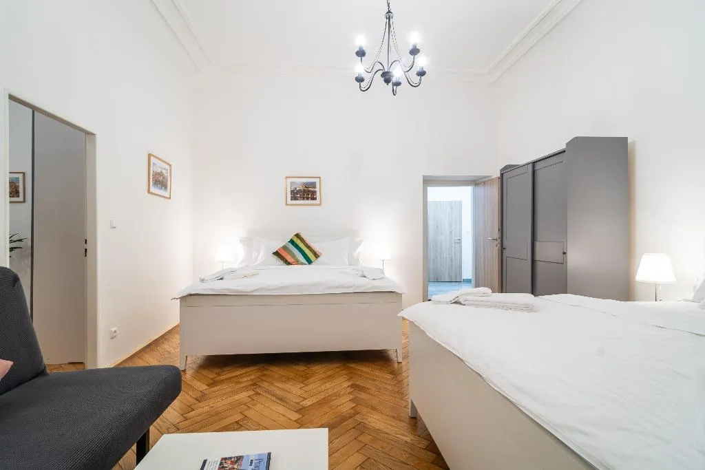 APARTMENT TWO BEDROOMS ONE BATHROOM Room, Royal Road Residence, Prague