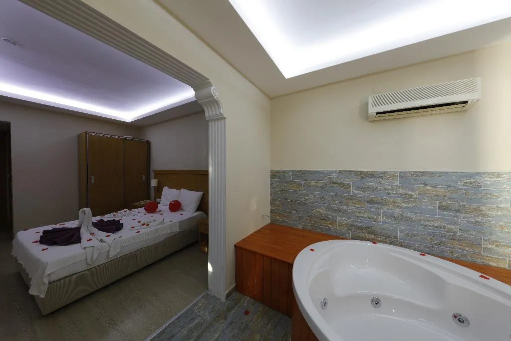 DOUBLE DELUXE WITH JACUZZI Room, Golden Life Resort Hotel & Spa, Dalaman