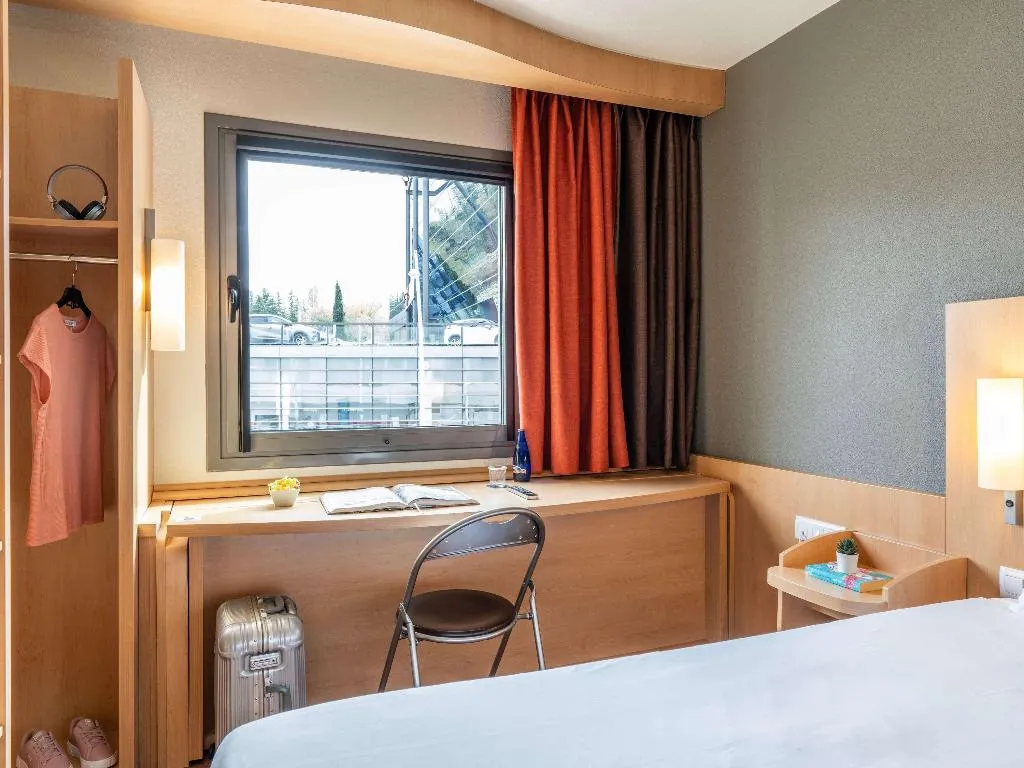 DOUBLE WITH DOUBLE BED Room, ibis Madrid Alcobendas, Madrid