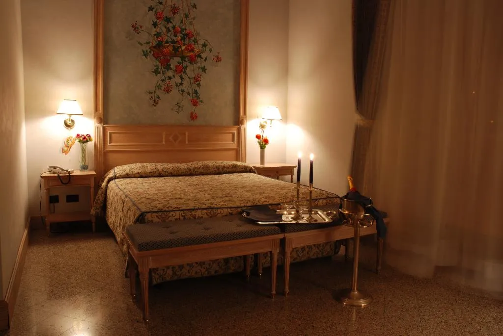JUNIOR SUITE CLASSIC Room, De la Ville, Rome