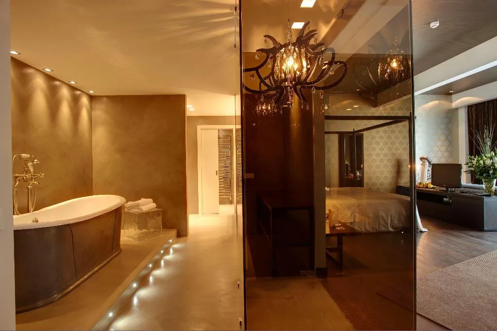 JUNIOR SUITE KING SIZE BED Room, Devero Hotel & Spa, BW Signature Collection, Milan