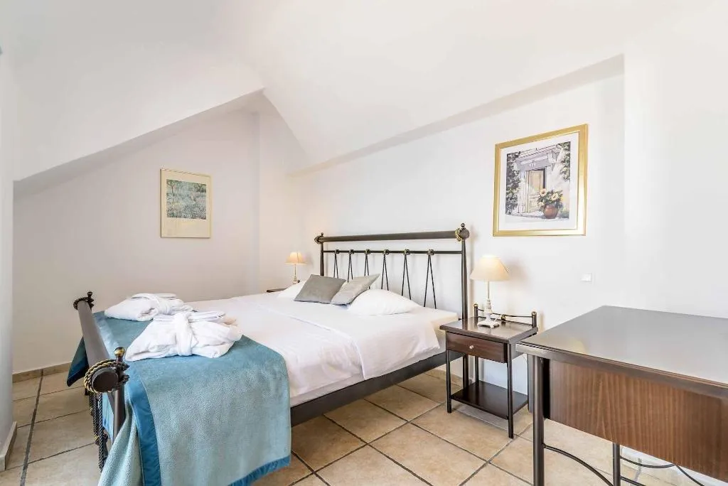 Room, Golden Grey Goose, Santorini