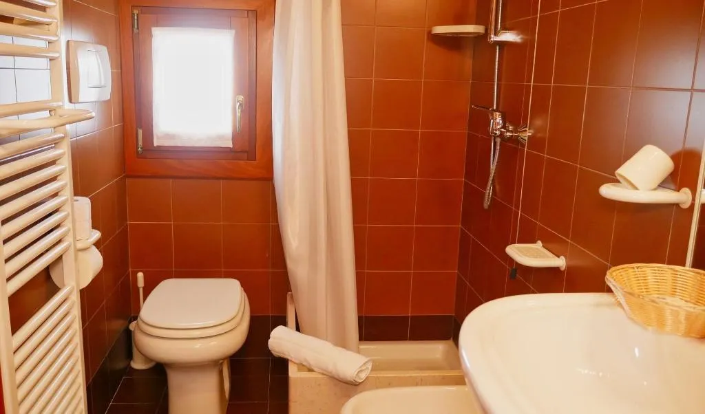 Room, Hotel Vajont, Venice
