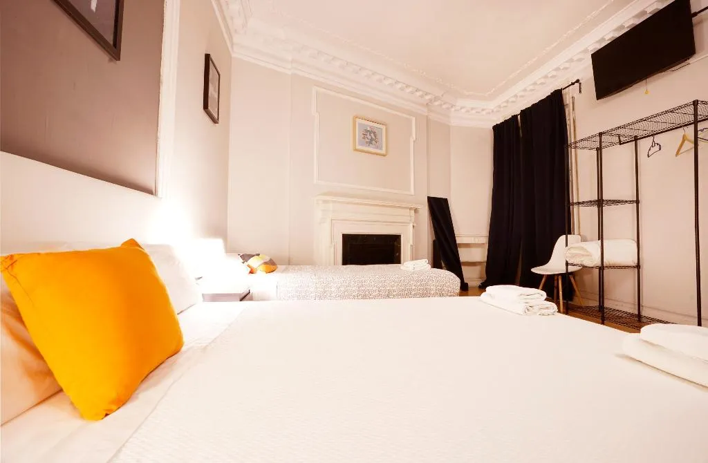 TRIPLE ECONOMY WITH SHARED BATHROOM Room, Wow Barcelona Hostel, Barcelona