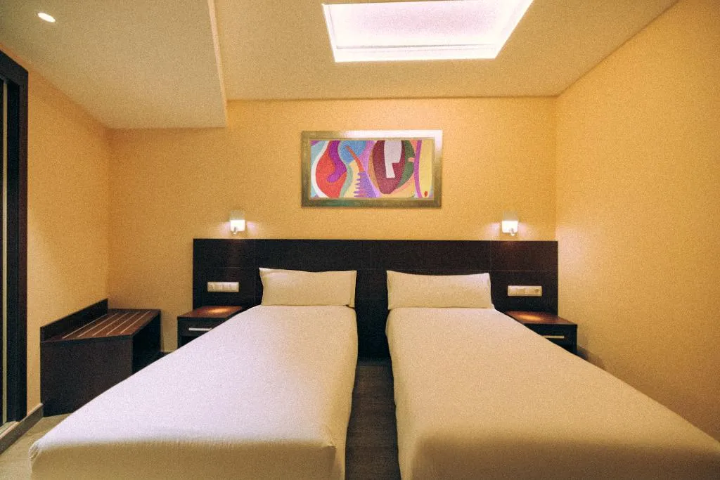 FAMILY ROOM PREMIUM Room, Marina Resort Benidorm-The Original Benidorm Vibe, Costa Blanca