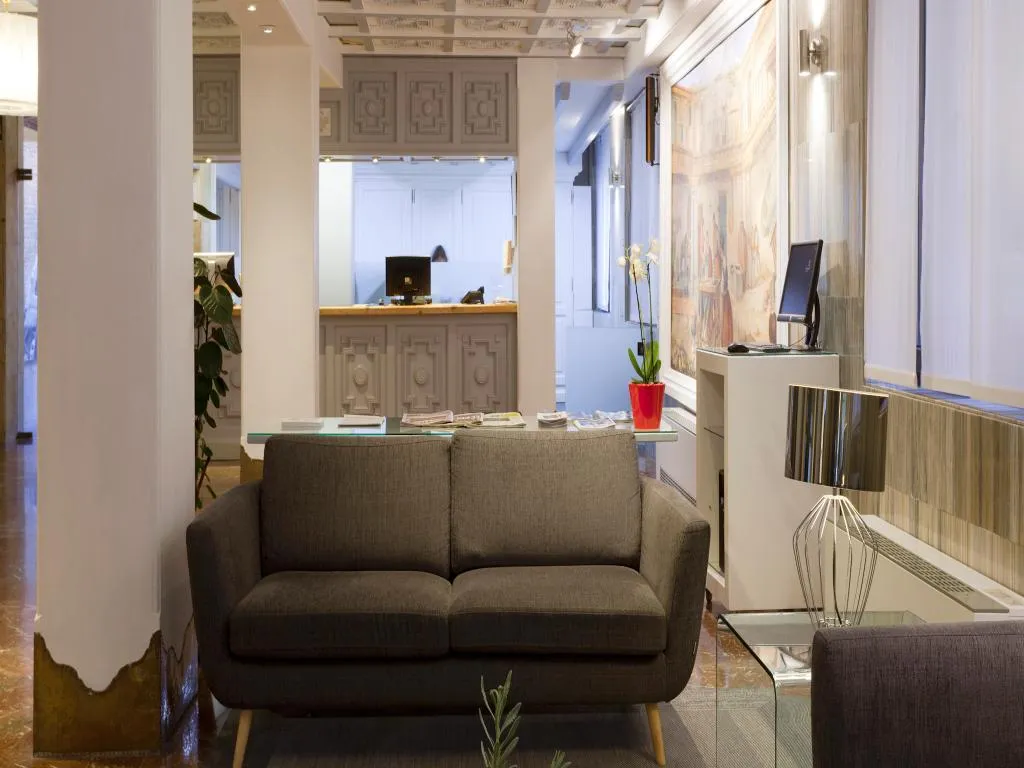 Lobby, Carlos V, Madrid