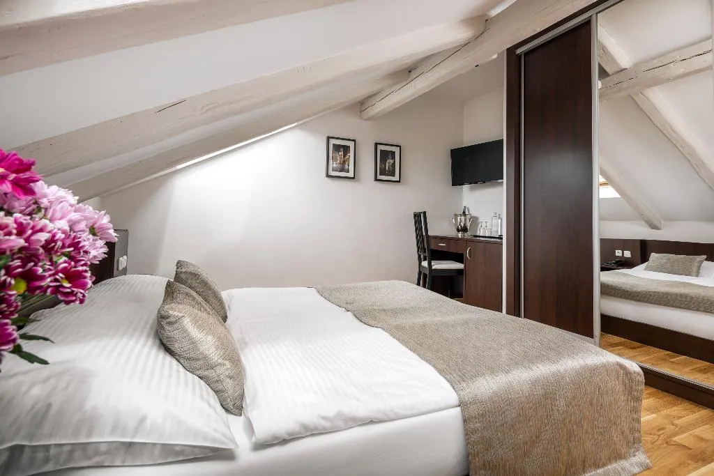 Double or Twin ONE BEDROOM Room, Hotel Unique, Prague