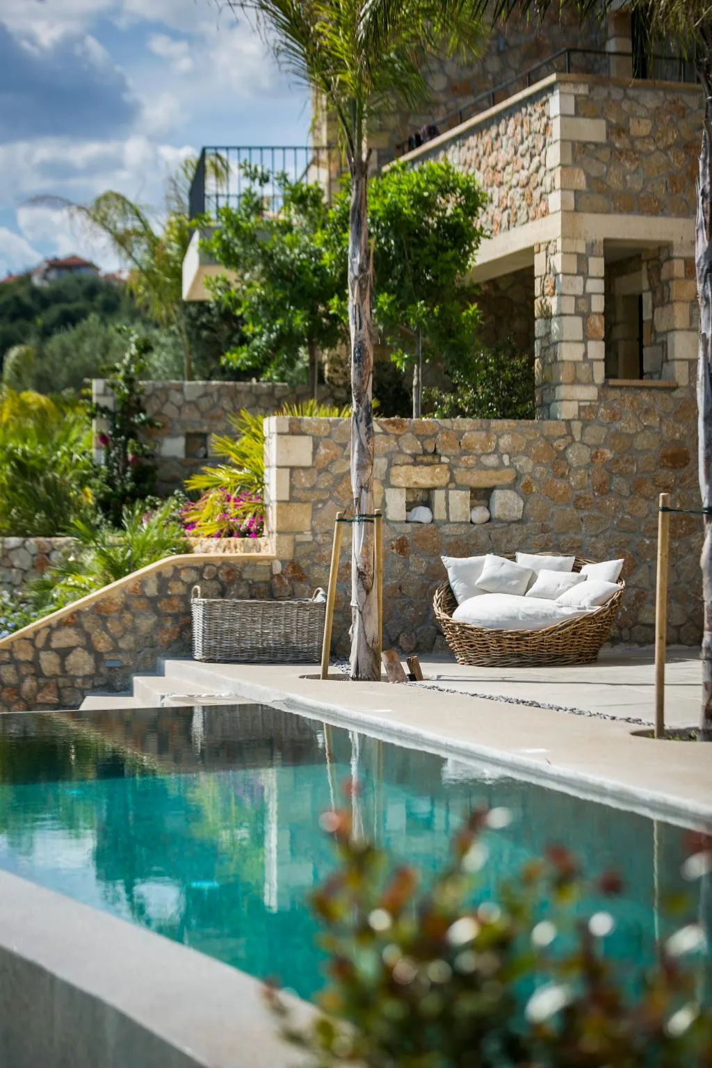 Pool, F Zeen, Kefallinia
