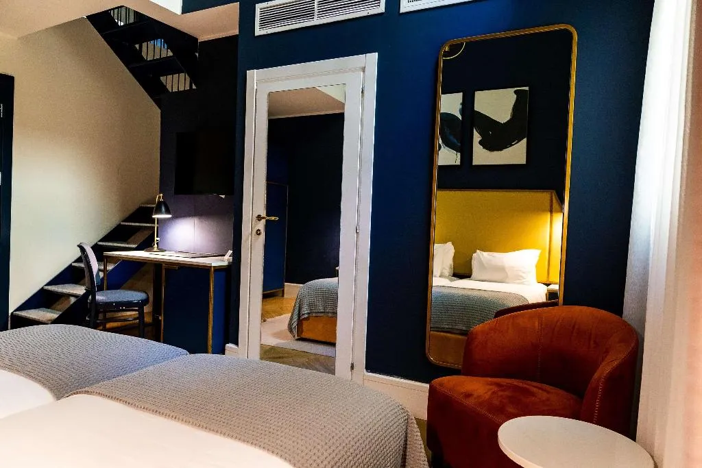 Room, The Cumberland, Malta
