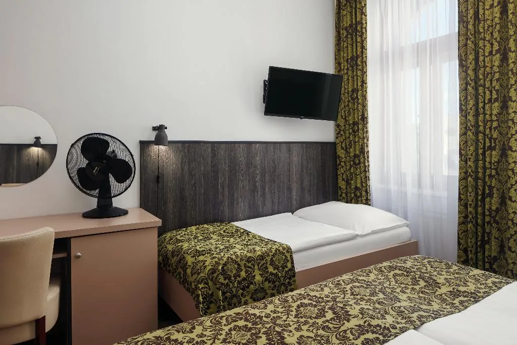 TRIPLE STANDARD Room, Superior Hotel, Prague