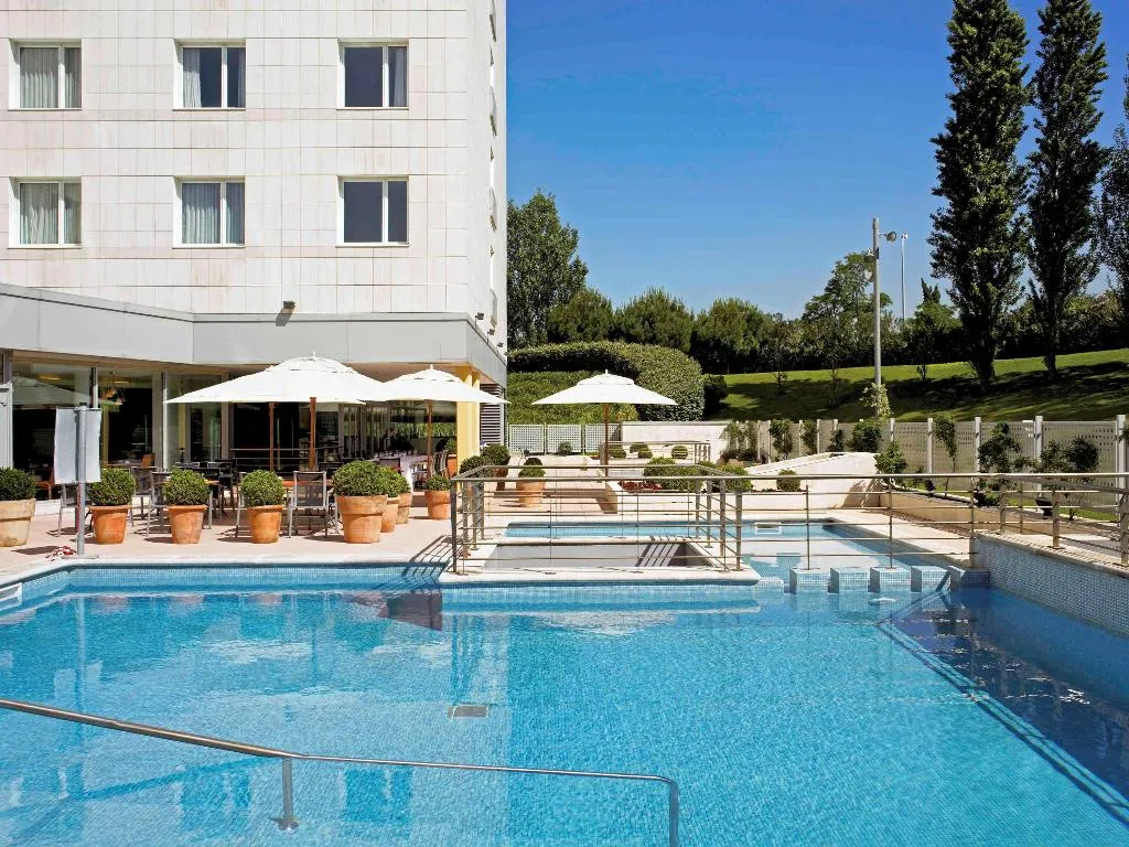 Pool, ibis Styles Barcelona Sant Joan Despi, Barcelona
