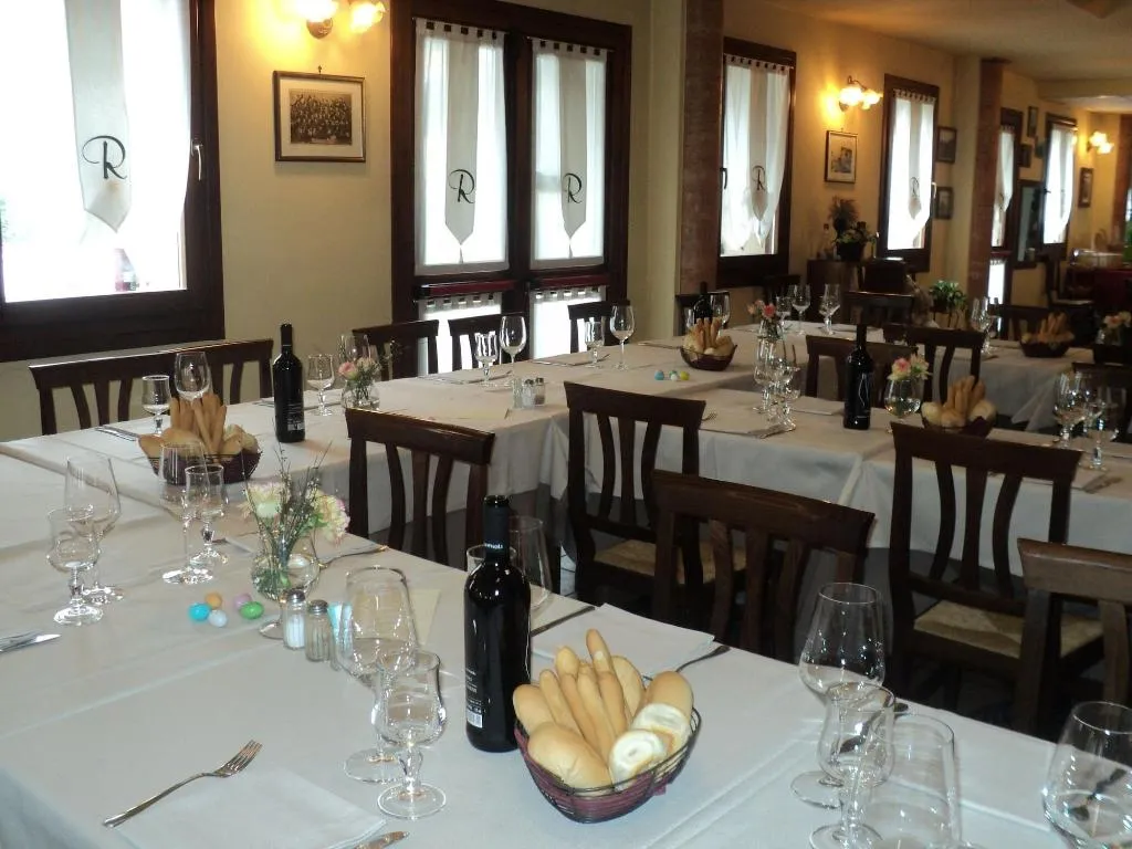 Sports and Entertainment, Albergo La Bersagliera, Venice