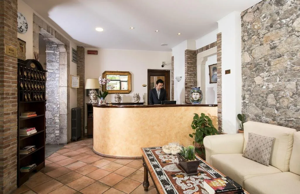 Lobby, La Pensione Svizzera, Taormina