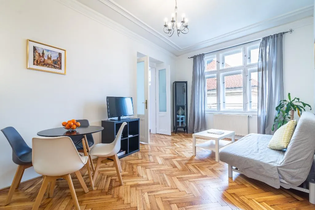 APARTMENT WITH BALCONY WITH VIEWS Room, Royal Road Residence, Prague
