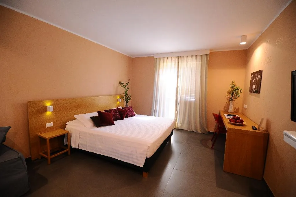 TRIPLE CLASSIC Room, Casena Dei Colli Sure Hotel Collection by BW, Palermo