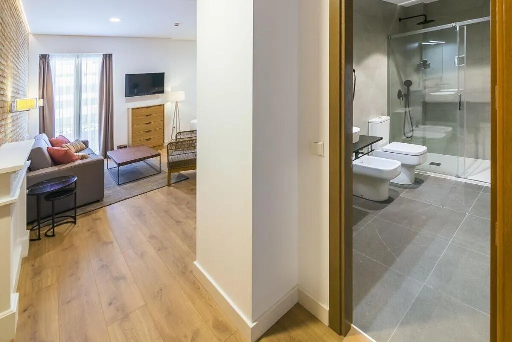 Room, Aquitania Home Suites, Seville