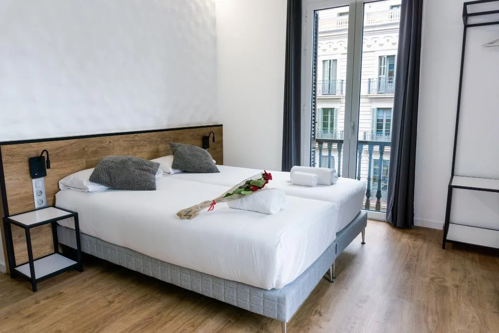 TWIN SUPERIOR WITH VIEWS Room, Fontanella Green House, Barcelona