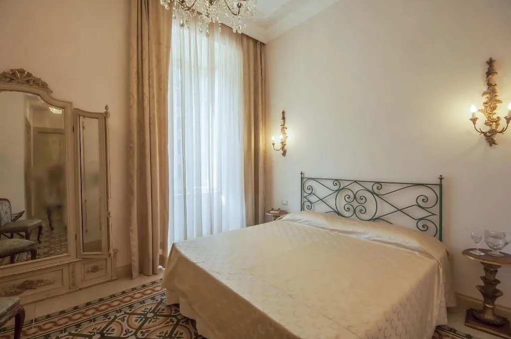 Room, Rome Charming Suites, Naples