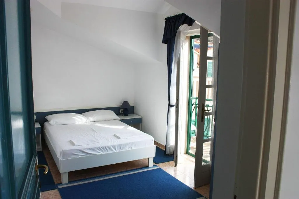Room, Ivan, Split