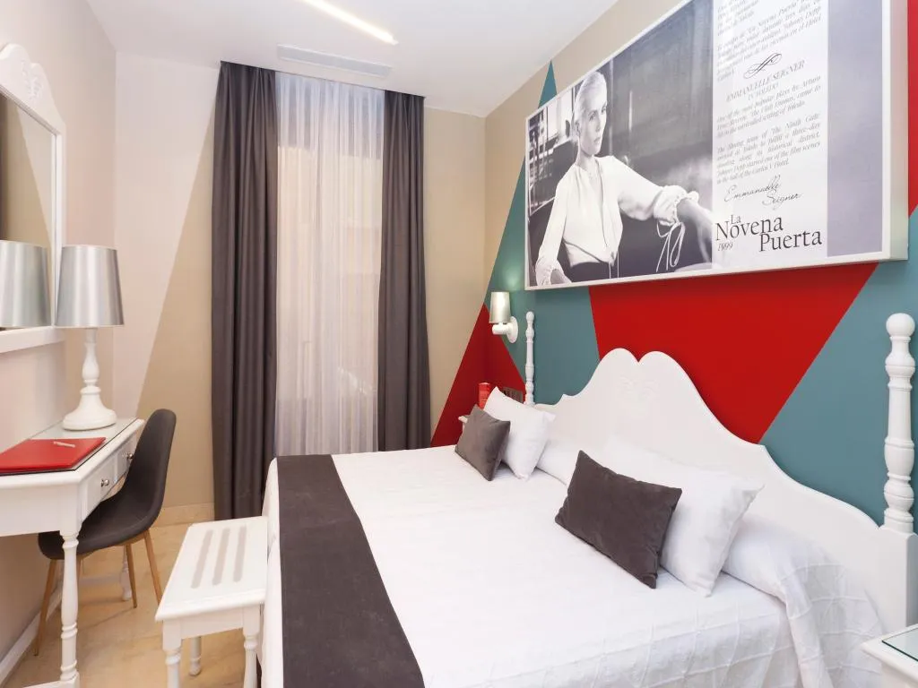 Room, Carlos V, Madrid