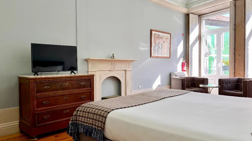 TRIPLE ONE BEDROOM ONE BATHROOM Room, Casa Dos Lóios By Shiadu, Porto