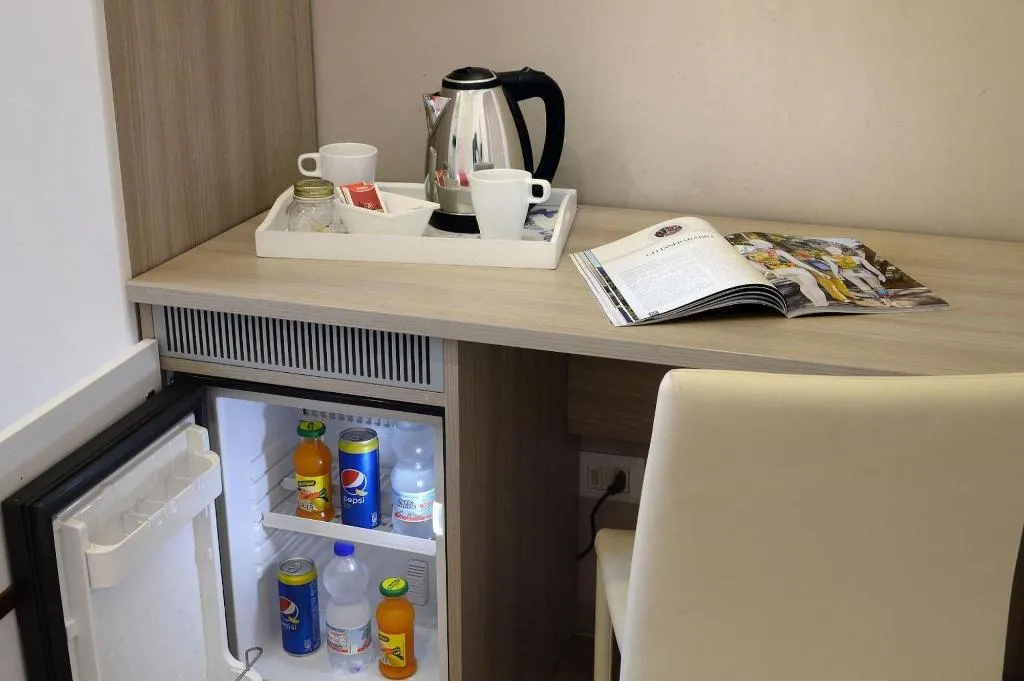 Room, Funikulì Funikulà, Naples