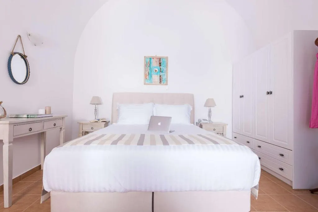 Room, Estate 1896, Santorini