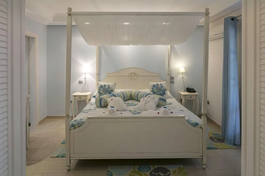Room, Magic, Skiathos
