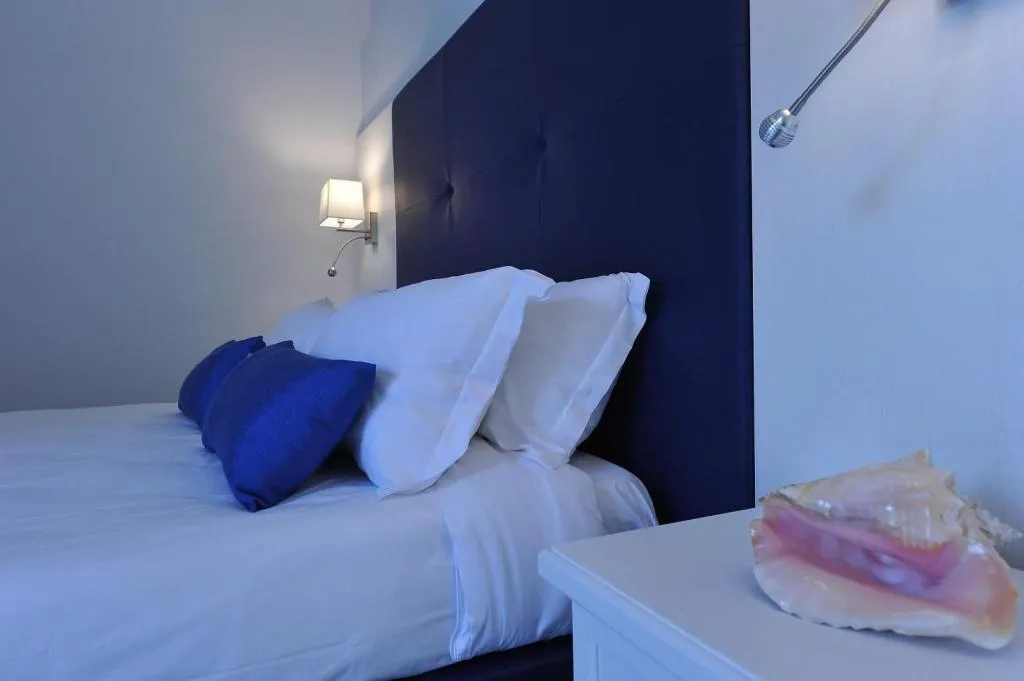 Room, SorrentoBay, Naples