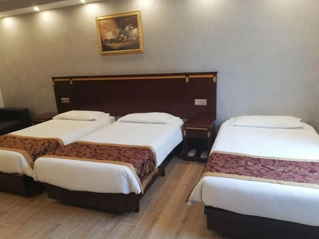 Room, B&B Drago d'Oro, Naples
