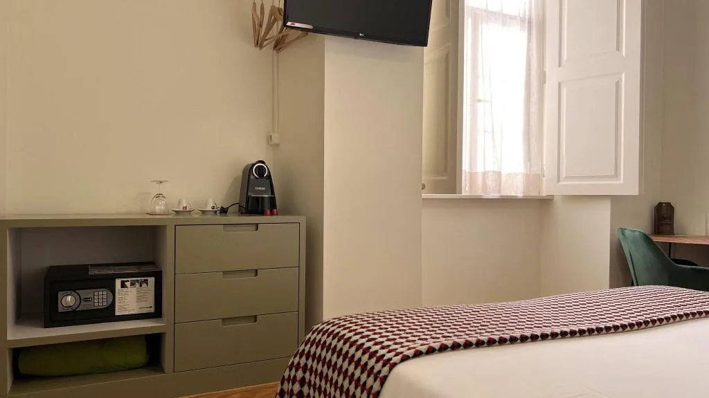 DOUBLE QUEEN SIZE BED Room, Casa do Bairro by Shiadu, Lisbon