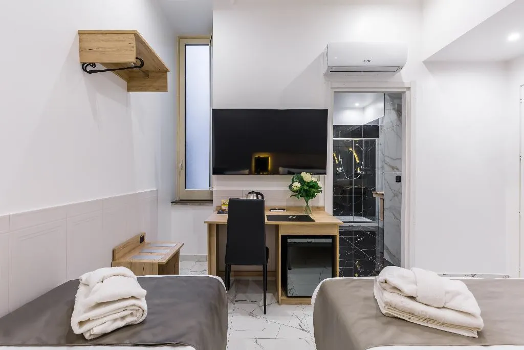 TRIPLE TWO BEDS Room, Sant'Angelo Suites, Naples