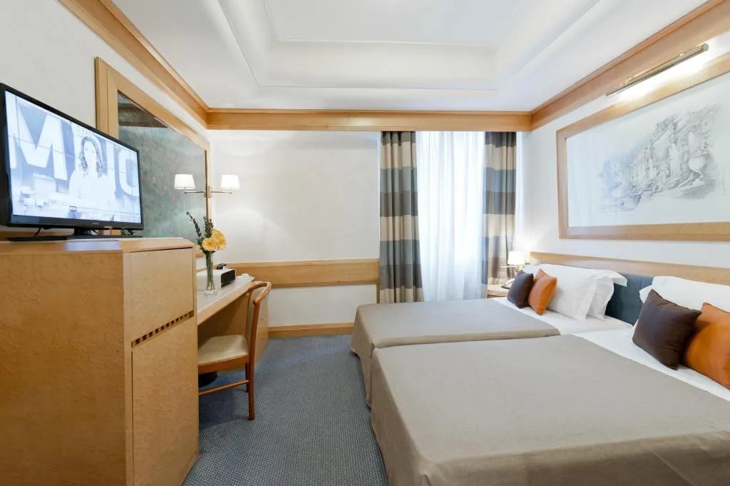 TRIPLE STANDARD Room, White, Rome