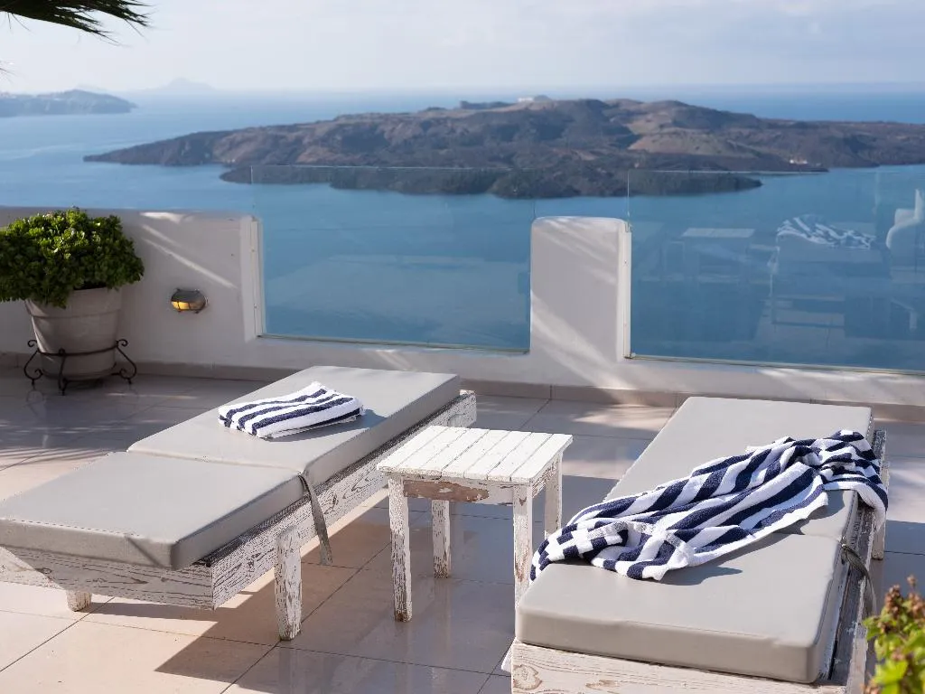 FAMILY ROOM WITH VIEWS Room, Loucas On The Cliff, Santorini