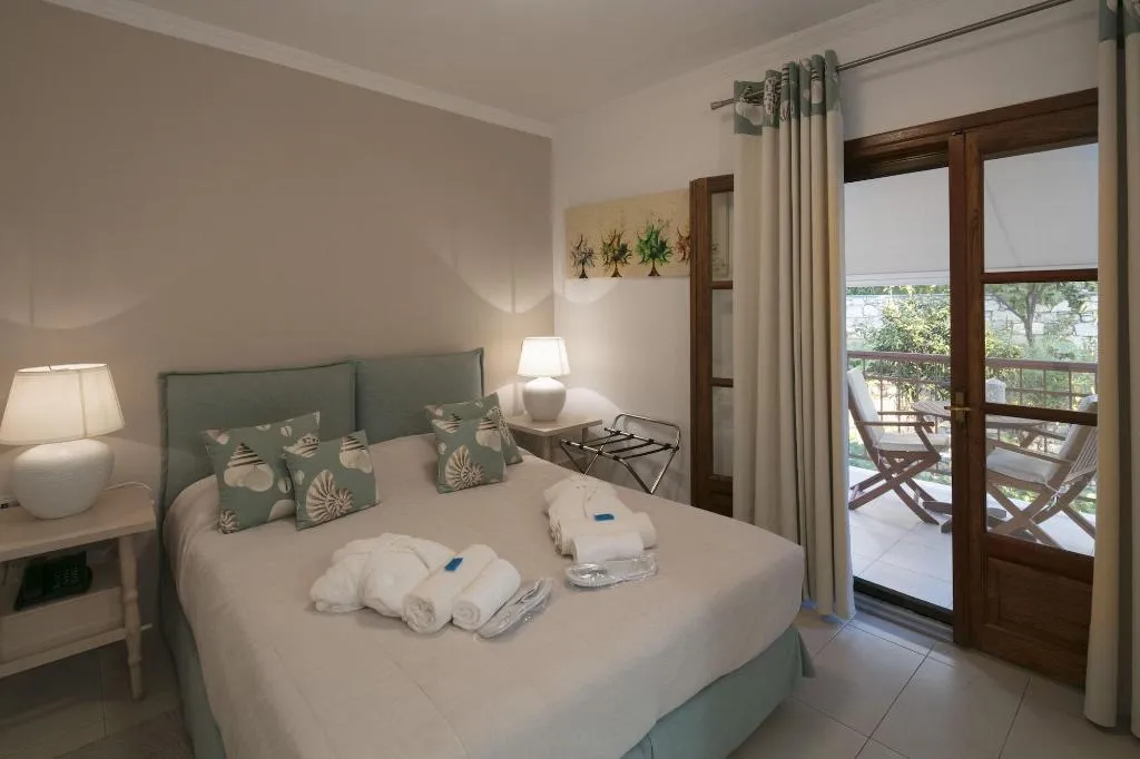 Room, Magic, Skiathos