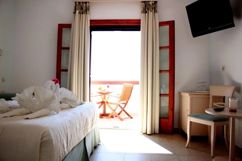Room, Magic, Skiathos